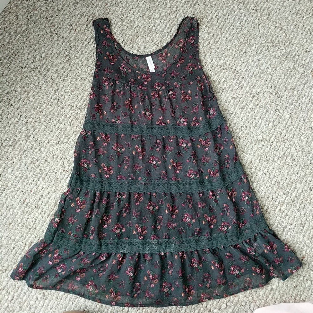 Sleevless sheer Top